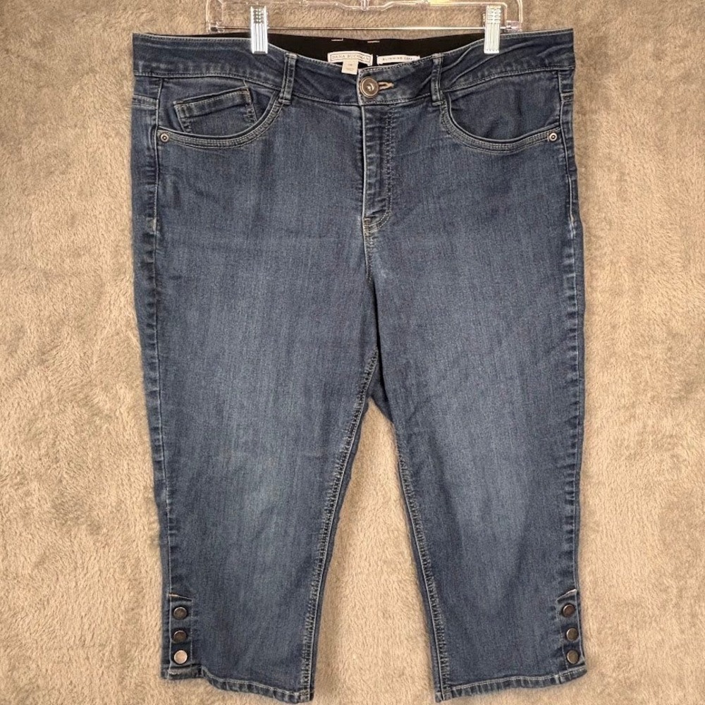 Dana Buchman Womens Size 16 Slimming Capri Jeans‎ Blue Medium Wash Button Hem